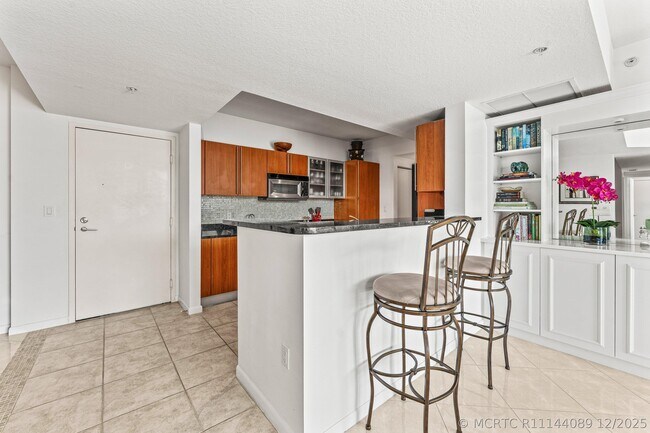 Building Photo - 1551 N Flagler Dr