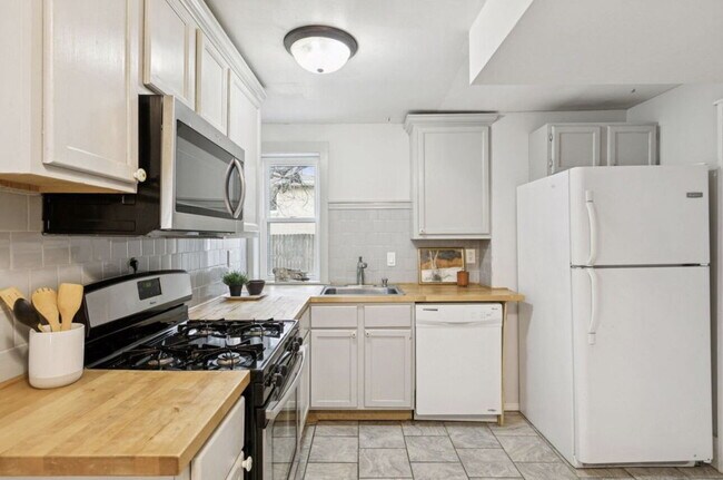 Building Photo - 1504 4th St NE