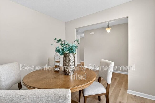 Building Photo - 2703 Stafford St