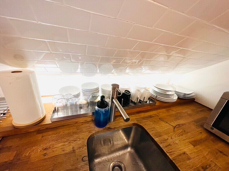 Building Photo - 9 Laurel St