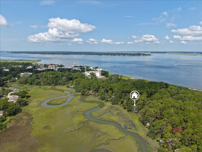 Building Photo - 2041 Deer Island Rd