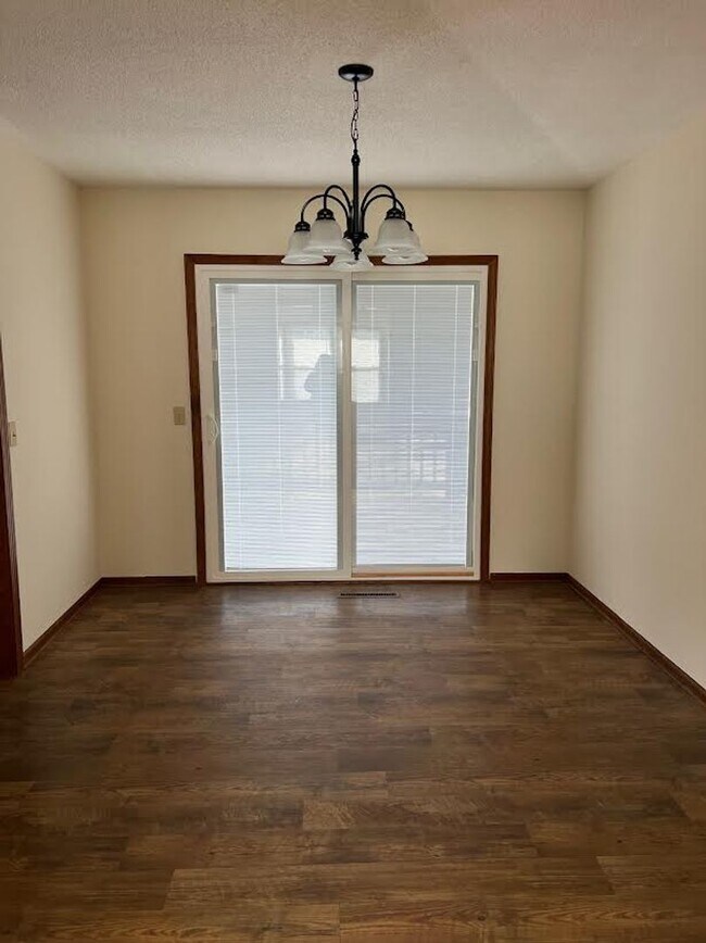 Building Photo - 219 W Market St