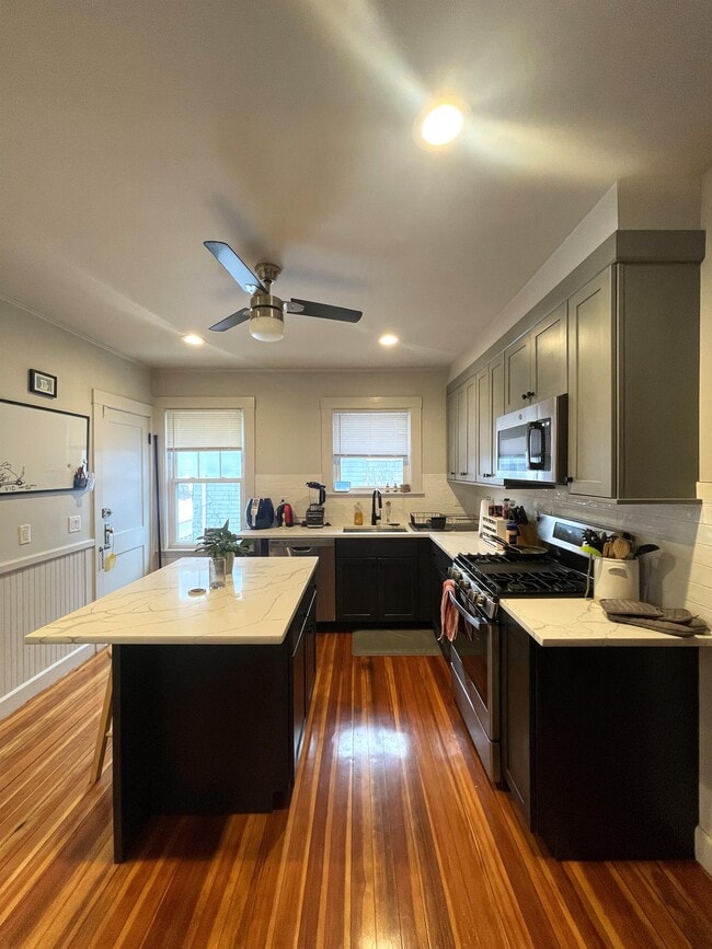 Building Photo - 16 Halifax St