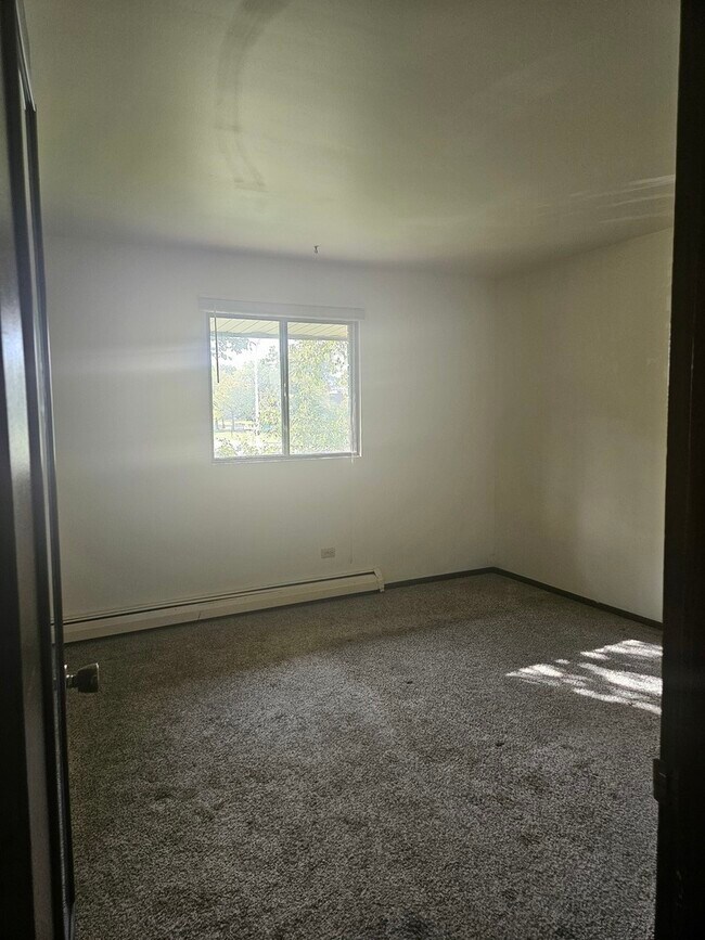 Building Photo - 1253 Getzelman Dr