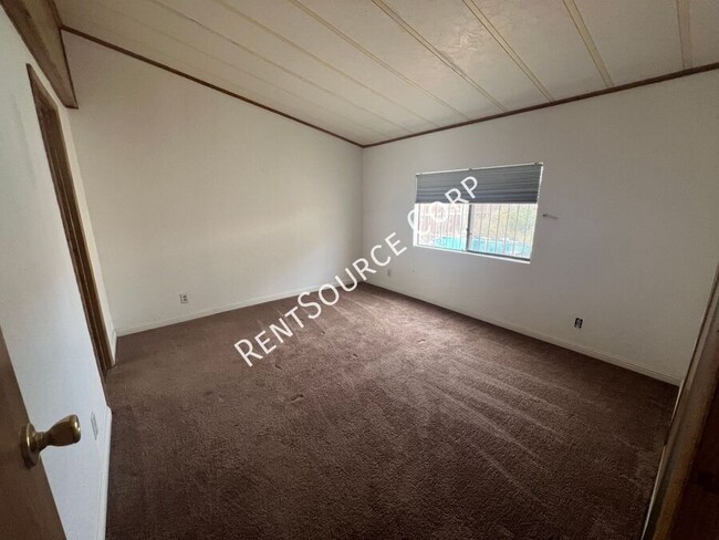 Building Photo - 3 Bedrom Mobile Home For Rent in Rosamond