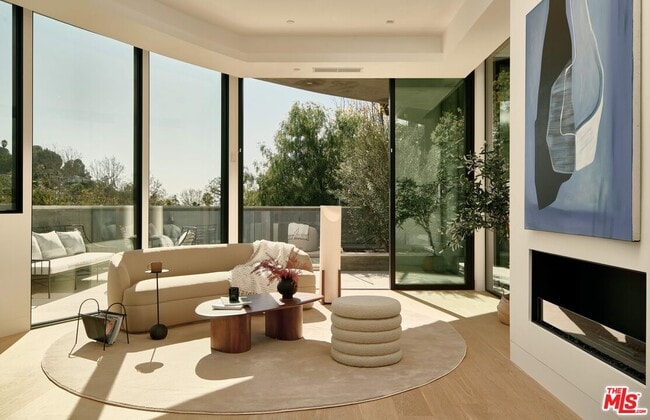 Building Photo - 10901 Chalon Rd