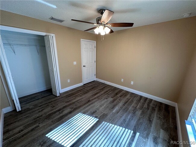 Building Photo - 9149 N Saponaria Dr
