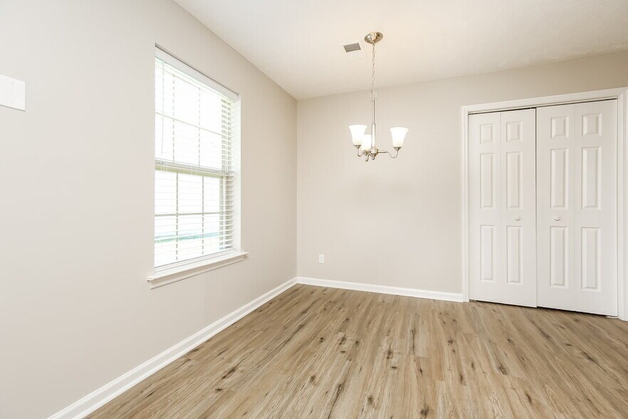 Building Photo - 722 Lou Gehrig Cir