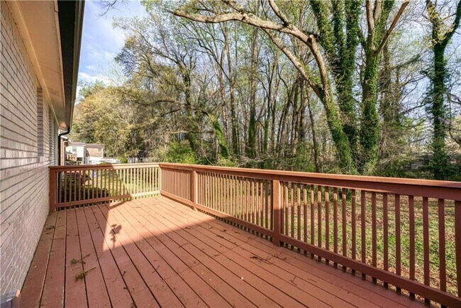 Building Photo - 1357 Plaza Ave SW