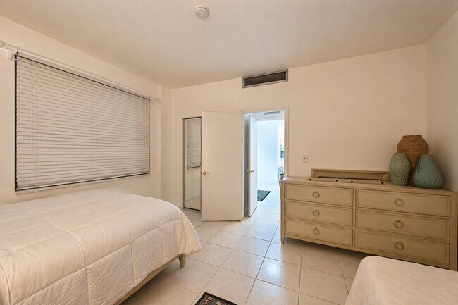 Building Photo - 9900 S Ocean Dr