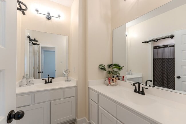 Building Photo - 102 Shining Succulent Dr