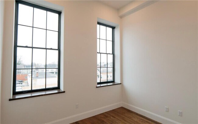 Building Photo - 15 Cranston Ave