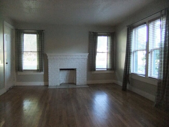 Building Photo - Unique Tech Terrace Home