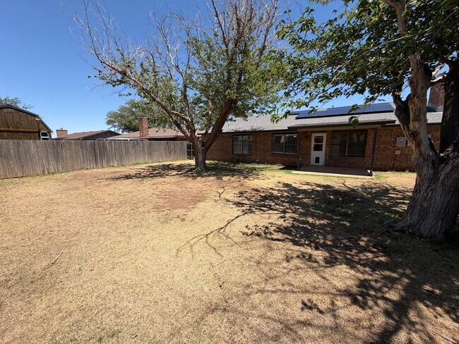 Building Photo - 3 BED/2 BATH/2 CAR GARAGE: AVAILABLE NOW!!