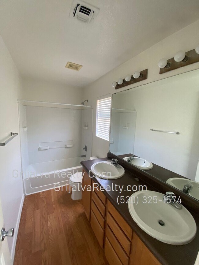 Building Photo - 3 Bedroom, 2.5 Bath House w/ Loft for Rent in Starr Pass  (Star Pass/Mission)