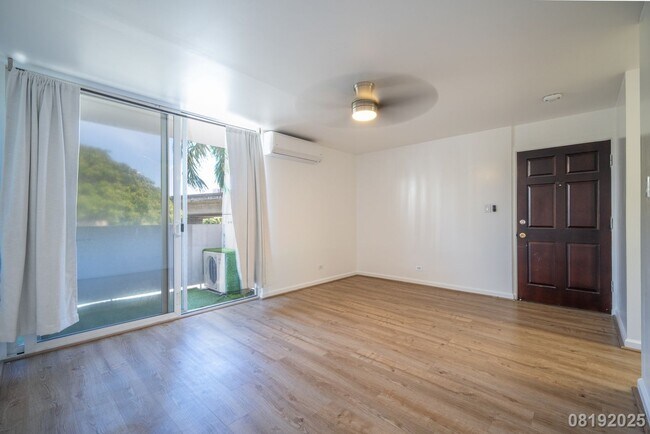 Building Photo - 1402 Piikoi St
