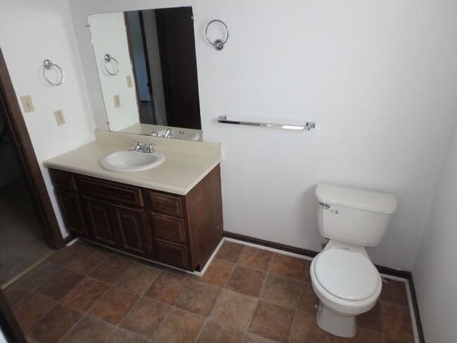 Building Photo - Nice 3 Bed 1.5 Bath Duplex SW Columbia!