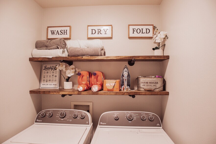 Building Photo - 1907 E 19th St