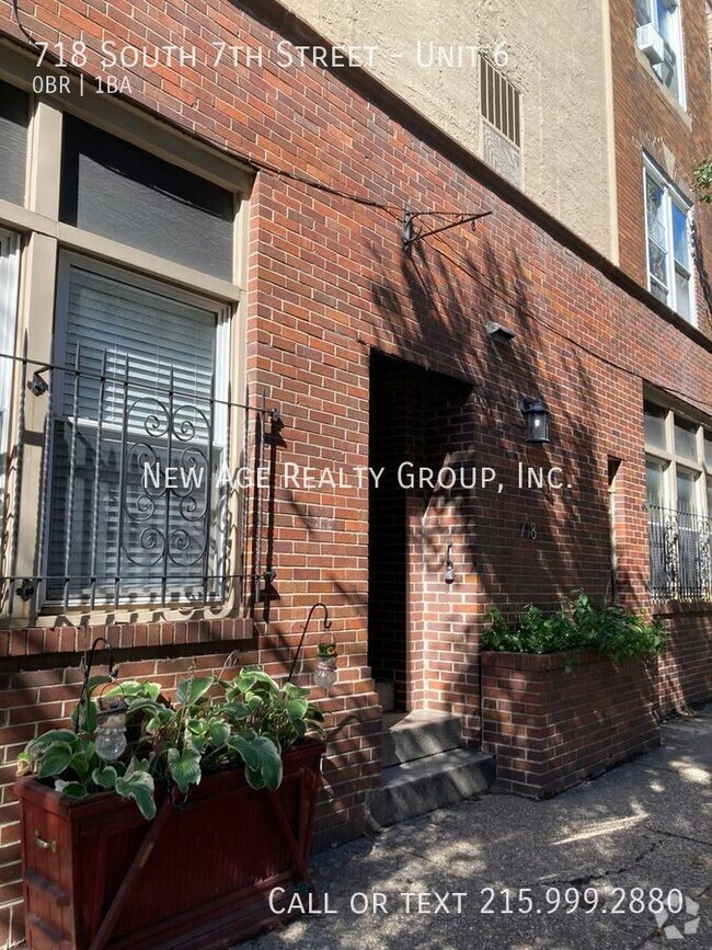 Building Photo - Studio Apartment one block from South Street!