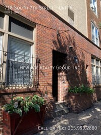 Building Photo - Studio Apartment one block from South Street!