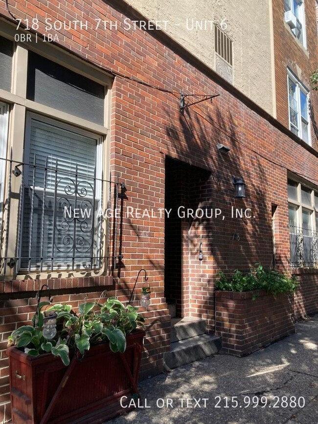 Primary Photo - Studio Apartment one block from South Street!