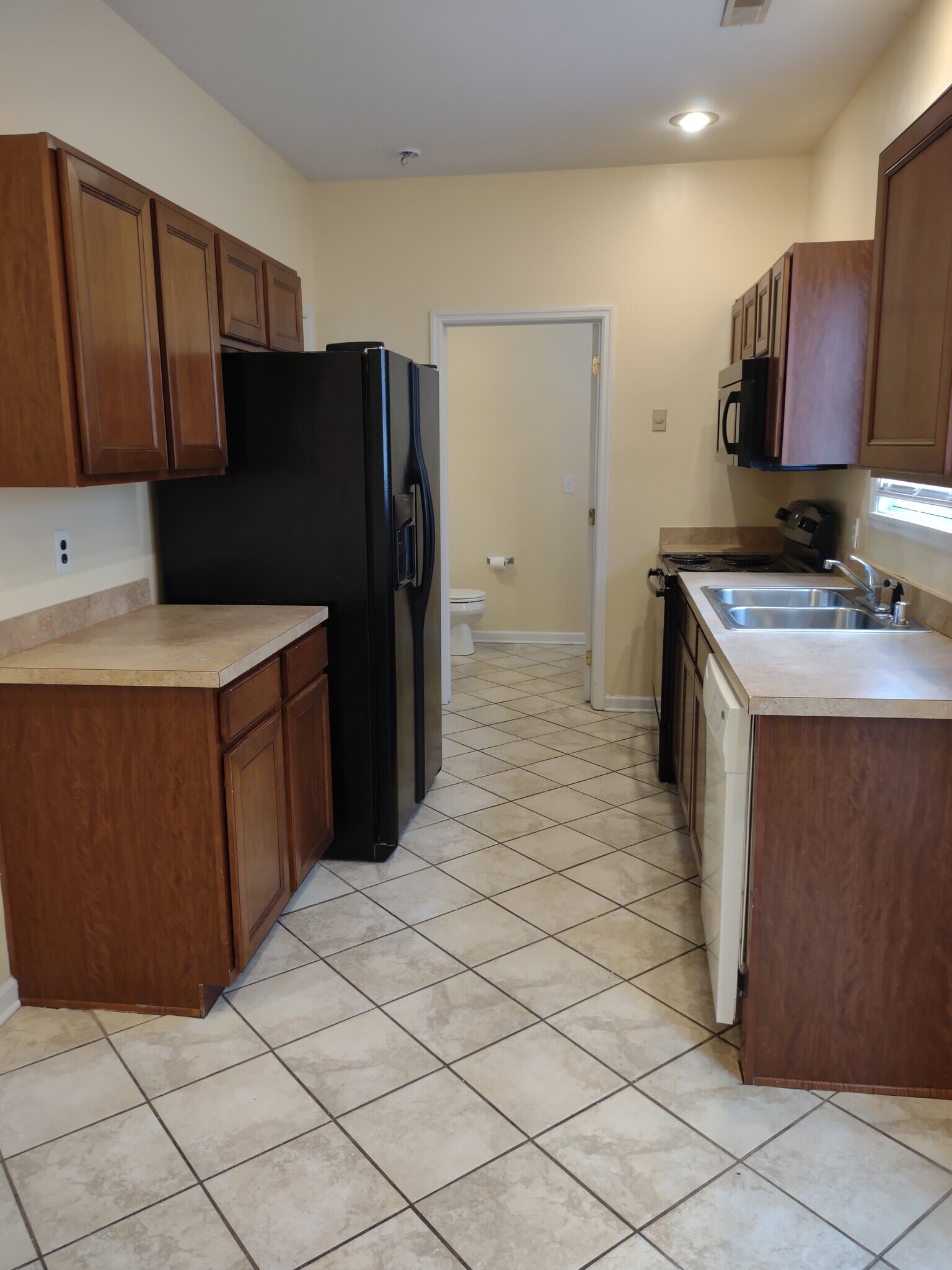 kitchen - 828 Melanie Ln