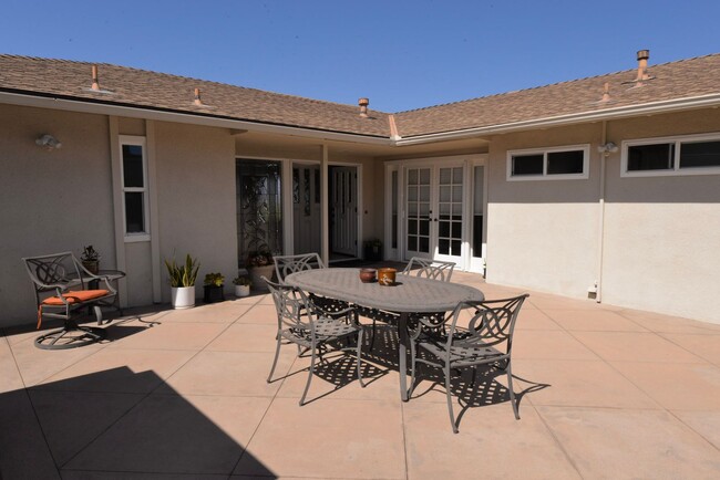 Building Photo - Beautiful Single Level Ocean View Home