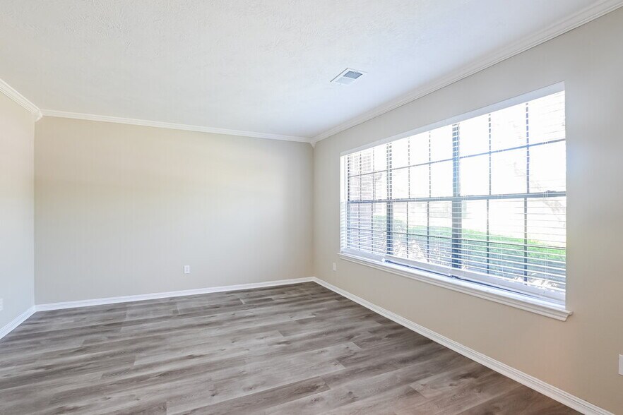 Building Photo - 14118 Double Pine Dr