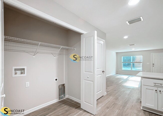 Building Photo - 11008 N Edith Point