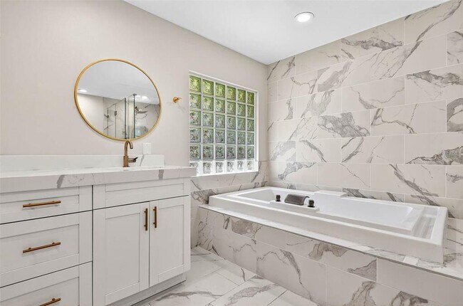 Building Photo - 5107 Lanai Way