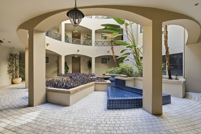 Building Photo - 10305 Almayo Ave