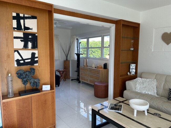 Building Photo - 1221 Hillsboro Mile