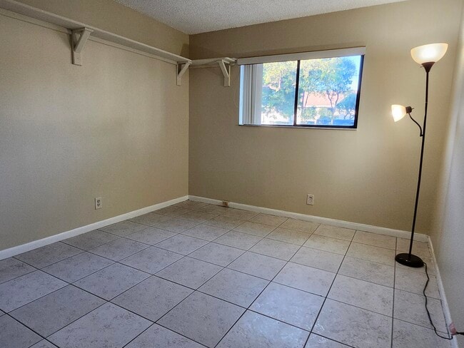 Building Photo - 545 Trace Cir