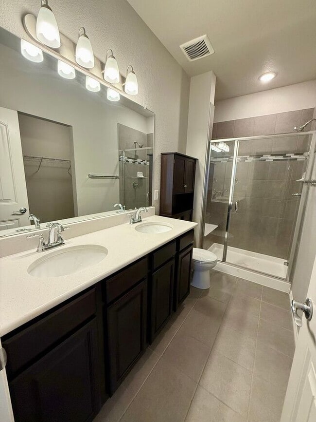 Building Photo - Beautiful 3 bed/ 2.5 bath Townhome in Berthoud