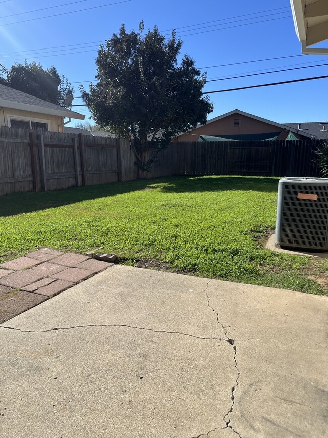 Building Photo - 1518 Upland Dr