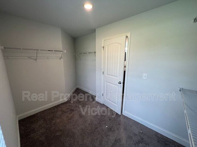 Building Photo - 1010 Brookhaven Dr