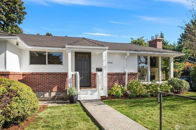 Building Photo - 5606 59th Ave NE