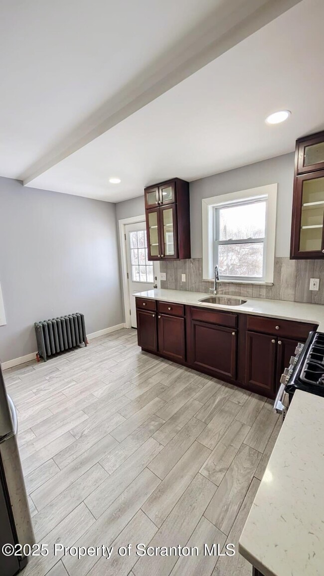 Building Photo - 124 Willow St