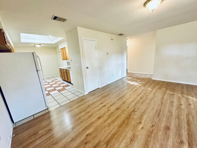 Building Photo - 5207 Thunderbird St