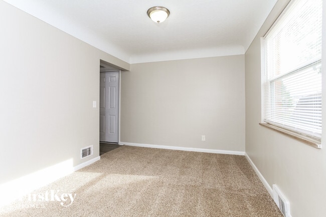 Building Photo - 2741 Jonrose Ave