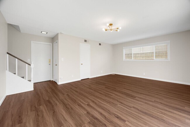 Building Photo - Tri Level 4 bedroom plus Family Room in Yorba Linda