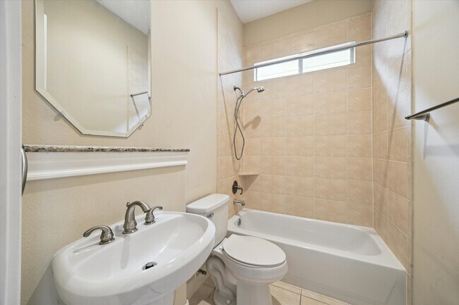 Building Photo - 9007 Harbor Hills Dr