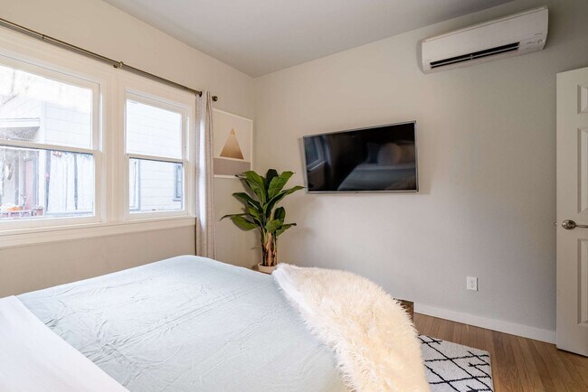 Building Photo - 3046 NE Glisan St