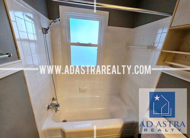 Building Photo - Nice 3 Bed 1 Bath Home in Raytown-Availabl...