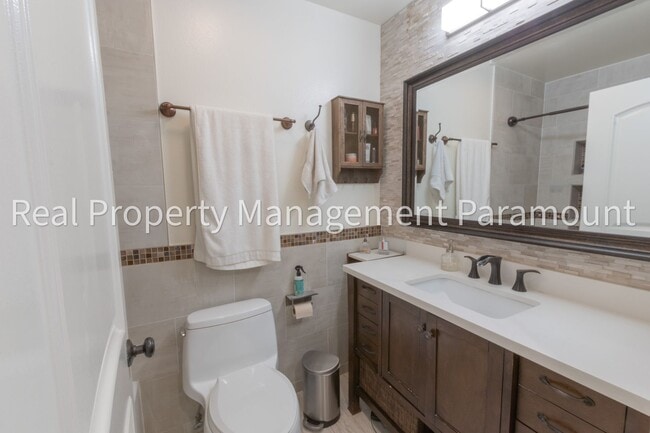 Building Photo - Spectacular 2 Bedroom, 2 Bath Condo with L...