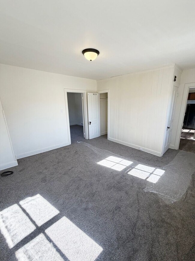 Building Photo - 1422 W Philadelphia St