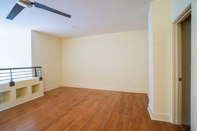 Building Photo - 1245 Caroline St NE