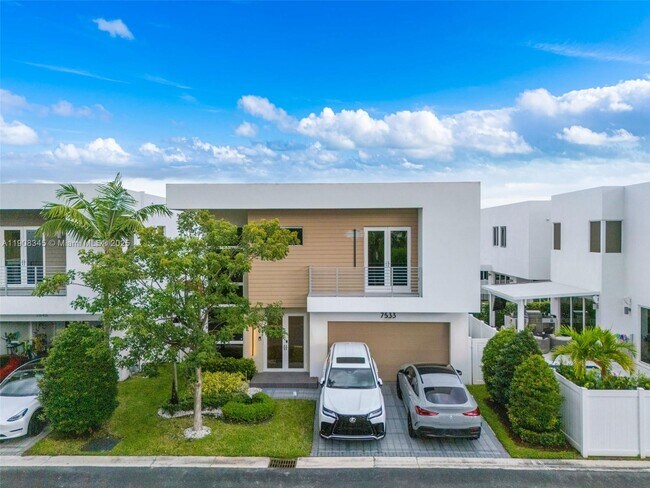 Building Photo - 7533 NW 98th Ct