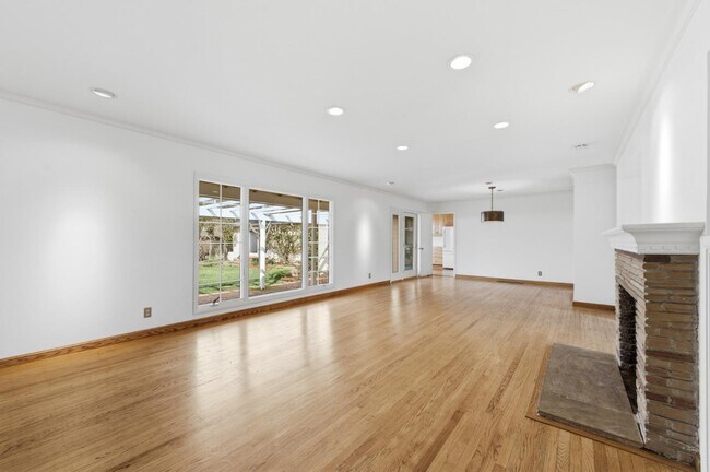 Building Photo - 8 Patricia Pl