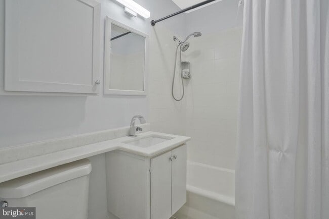 Building Photo - 728 Carson Ave